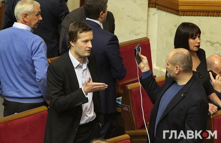 Депутат від БПП Олексій Порошенко дає інтерв’ю позафракційному Бориславу Березі