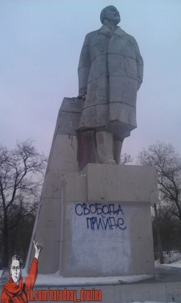В Одессе неизвестные разукрасили памятник Ленину (ФОТО)