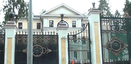 Янукович имеет еще один особняк на Рублевке, - СМИ (ФОТО)