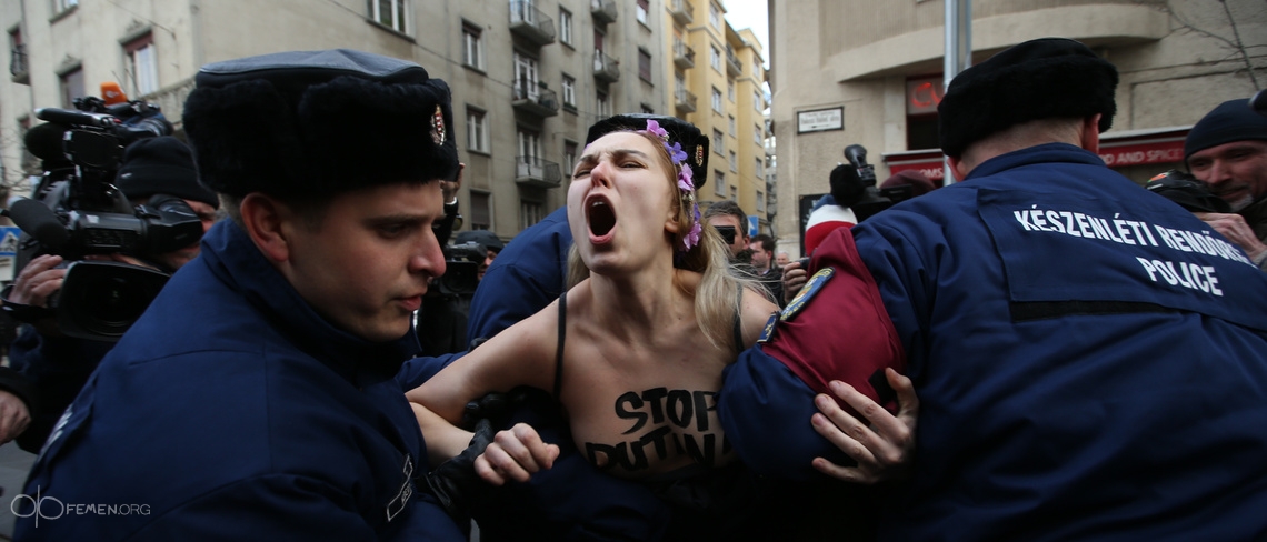 Украинская активистка FEMEN «горячо» встретила Путина в Будапеште (ФОТО 18+)