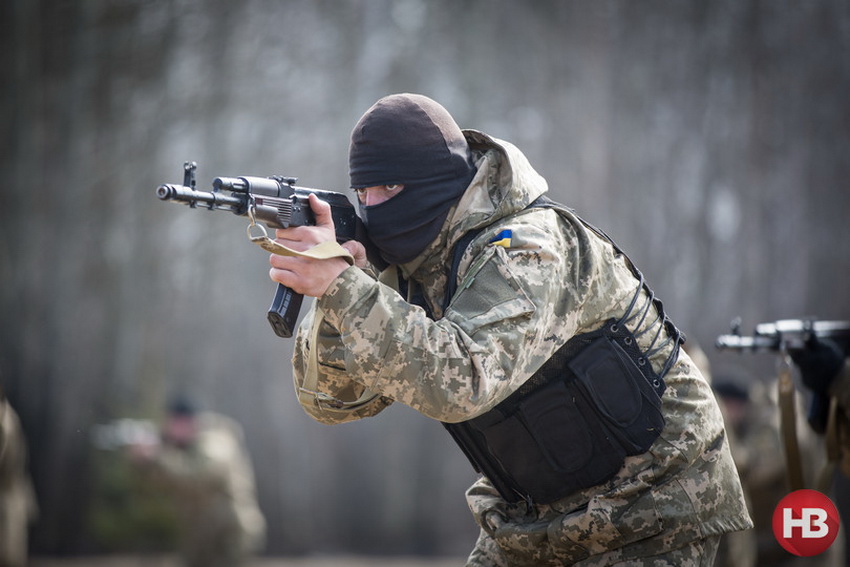 Сквозь огонь и воду: как тренируют украинских десантников (фото 8)