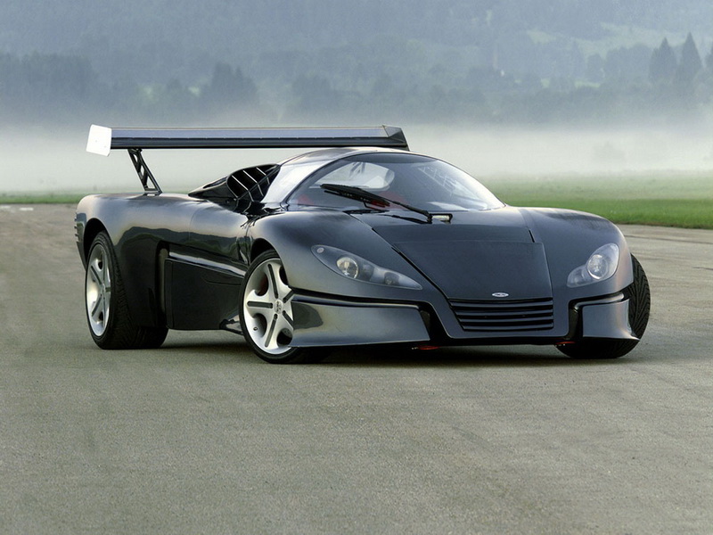 Sbarro GT1. Sbarro GT1 является единственным в своем роде. Он был собран в честь победы команды Mercedes в гоночной серии Ле Ман в 1999 году. Автомобиль оснащён 7,4-литровым двигателем V8 мощностью 450 лошадиных сил. Сейчас, конечно, может показаться, что это не так уж и много для такого огромного двигателя, но в то время такая производительность казалась просто огромной. Двигатель установлен сзади и прямо по центру усиленного композитного кузова.