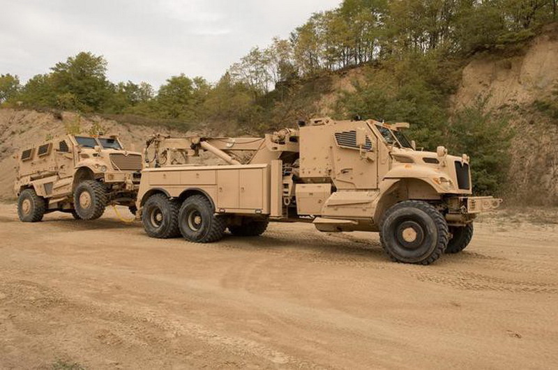 MRAP - защищенный от подрыва. MRAP (Mine Resistant Ambush Protected — защищенные от подрыва и атак из засад) - это колесные бронемашины с усиленной противоминной защитой. МРЭПы, предназначенные для патрулирования, сопровождения транспортных конвоев и переброски личного состава в условиях партизанской войны, стали одним из наиболее востребованных образцов бронетехники для ВС США в последние годы.