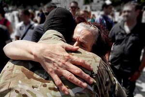 «Українські жінки – це сила і любов». Як політики вітали з Днем матері