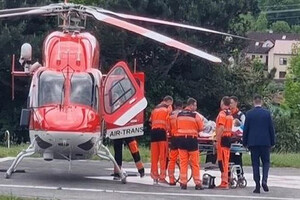 Після нападу Фіцо гелікоптером був доставлений до лікарні 