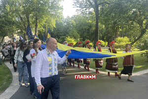 «Слуги народу» вирушили до Молдови святкувати День вишиванки (фото)