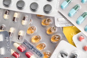 Наразі в аптеках немає дефіциту жодної групи препаратів, а всі пацієнти мають доступ до оригінальних лікарських засобів