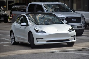 Tesla частково звинуватила у падінні перехід на оновлену версію седана Model 3