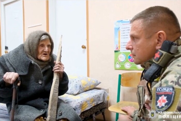 Йшла весь день без їжі та води. 98-річна жінка втекла з окупованої території (відео)