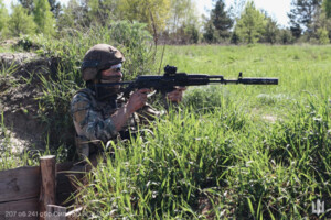 Окупанти хочуть відтягнути сили та резерви українського війська на нову локацію