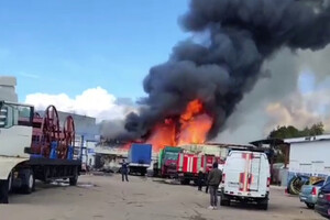 Площа пожежі становить 2,8 тис. кв. метрів