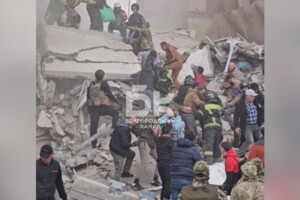 У Білгороді внаслідок вибуху обвалився під'їзд будинку: є загиблі (фото, відео)