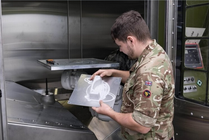 Британська армія почала друкувати запчастини до техніки на 3D-принтері