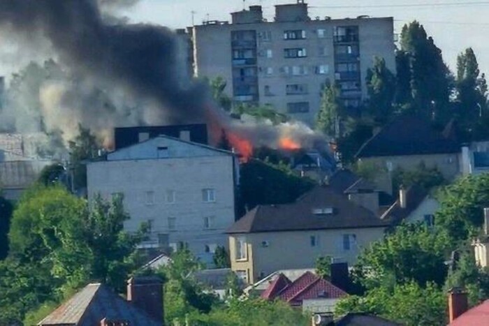 У російському Волгограді сталася пожежа у військовій частині (фото, відео)