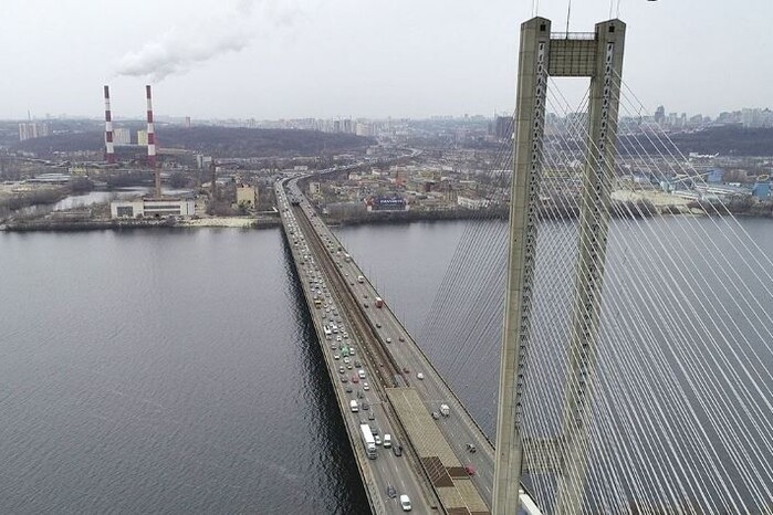 Фінансові оборудки на ремонті Південного мосту: у Києві низка посадовців отримала підозри