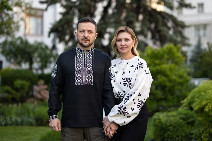 Зеленський та перша леді України у стильних вишиванках привітали українців