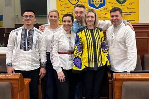 Депутати Київради від «Слуги народу» позували у стильних вишиванках  