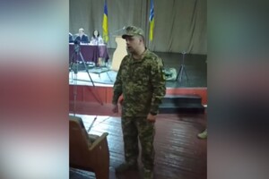Начальник ТЦК у Каневі прийшов на знайомство з депутатами і роздав їм повістки (відео)