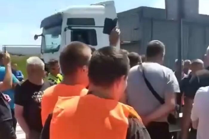 Далекобійники перекрили трасу Київ-Одеса – протестують проти нових правил перетину кордону