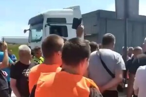 Далекобійники перекрили трасу Київ-Одеса – протестують проти нових правил перетину кордону