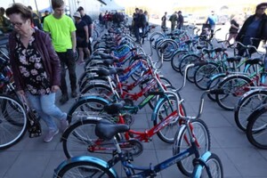 Фінляндія продала з аукціону велосипеди мігрантів із РФ, на яких вони штурмували кордон
