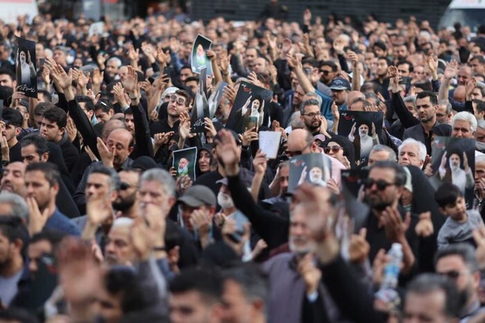 У Ірані розпочалась церемонія прощання із загиблим президентом Раїсі (фото)