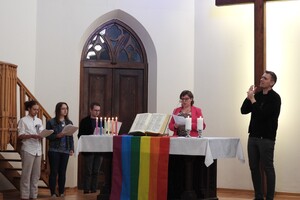 У Польщі священники вперше благословили 10 одностатевих пар
