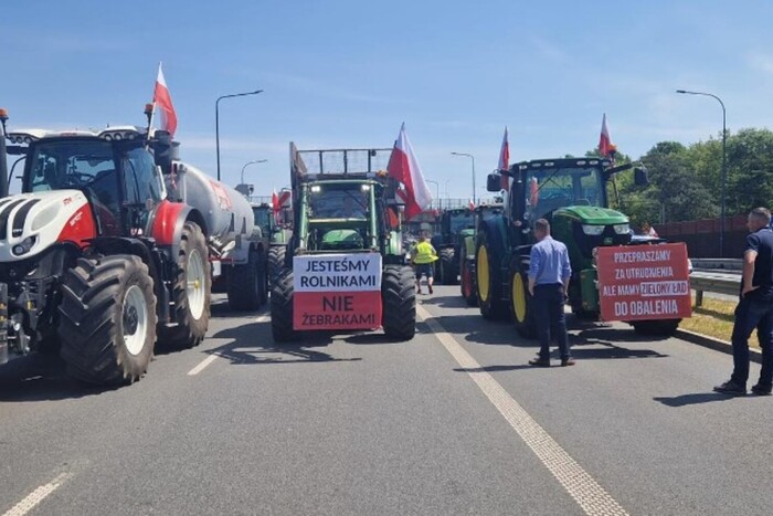 Фермери перекрили дороги у центральній частині Польщі