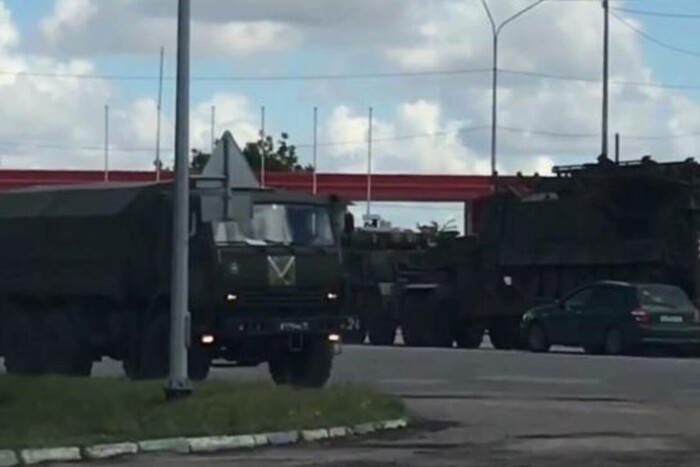 Після удару ЗСУ росіяни перекидають додаткові засоби ППО на аеродром у Джанкої
