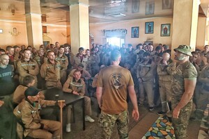 Мобілізація ув'язнених: боєць ЗСУ показав зустріч з охочими піти на фронт