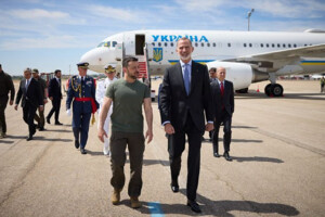 Король Іспанії зустрів Зеленського в аеропорту Мадрида (фото, відео)