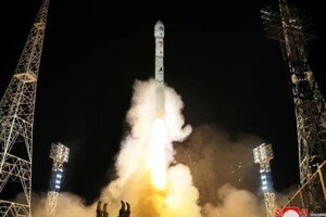 Північна Корея знову запустила ракету у бік Японії, але щось пішло не так