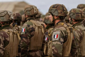  27 травня головнокомандувач ЗСУ Олександр Сирський обговорював з міністром оборони Франції Себастьяном Лекорню ініціативу Парижа з відправлення в Україну інструкторів для підготовки українських військовослужбовців