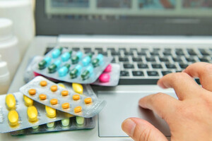 Заборона онлайн-бронювання ліків: Мінохорони здоров'я назвало основну мету