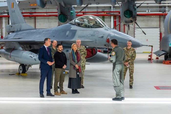 Зеленський у Бельгії оглянув винищувачі F-16, які планують передати Україні