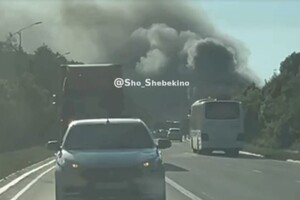 На Білгородщині спалахнула колона військової техніки (відео)