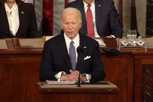 Байден розглядає можливість дати Україні дозвіл бити американською зброєю малої дальності по російській території