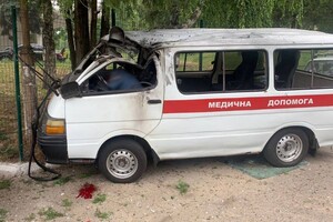 Росіяни скинули вибухівку на авто «швидкої» у Нікополі: водій загинув на місці