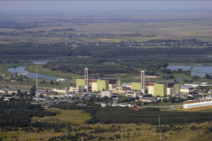 Станція в Пакші, побудована в 1980-ті роки, працює на російському ядерному паливі