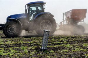Україна запустила програму компенсацій аграріям за розмінування земель