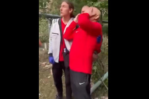 Батьки намагаються додзвонитися до сина, якого вже нема: щемливе відео з Харкова 