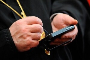 Суд визнав телефон священника Московської церкви знаряддям злочину: що він робив