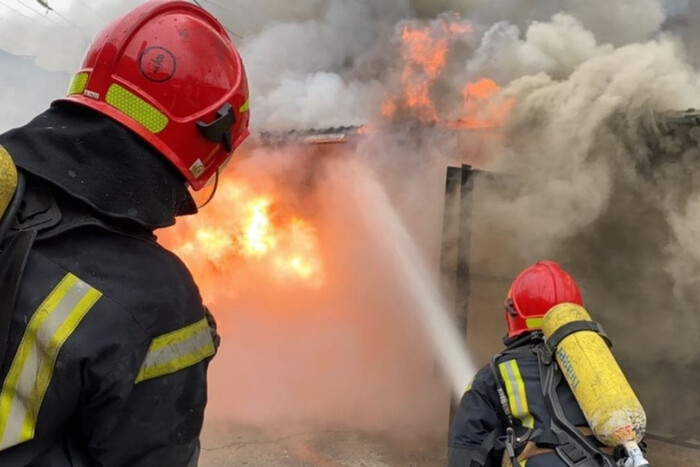 Пожежа на Київщині, вибухи на Хмельниччині: головне за ніч