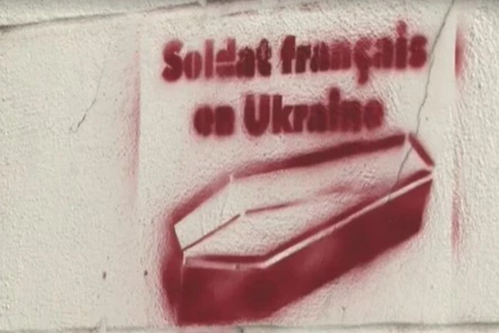 У Парижі затримано трьох людей за графіті із трунами «французьких солдатів в Україні»