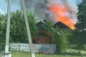На Білгородщині після вибуху вирує масштабна пожежа 