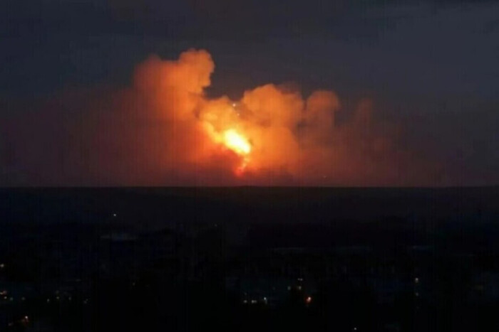 У Криму пролунали потужні вибухи, окупанти перекрили Кримський міст