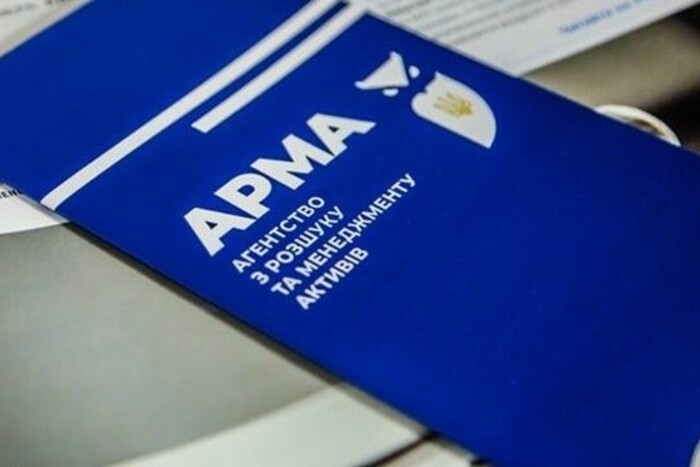 Намагався вивезти з України $1 млн: АРМА розшукала активи чиновника, який приховував статки