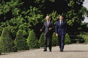 Олаф Шольц, на відміну від Еммануеля Макрона, не збирається розпускати парламент 