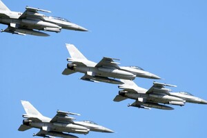 «Розпочато всі необхідні процедури для забезпечення безпеки повітряного простору Польщі, а Оперативне командування RSZ постійно стежить за ситуацією», – заявили польські військові