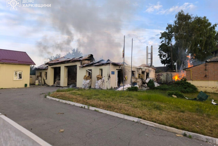 РФ атакувала пожежну частину на Харківщині (фото)